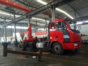 解放隨車(chē)吊 高效環(huán)衛(wèi)作業(yè)的得力助手